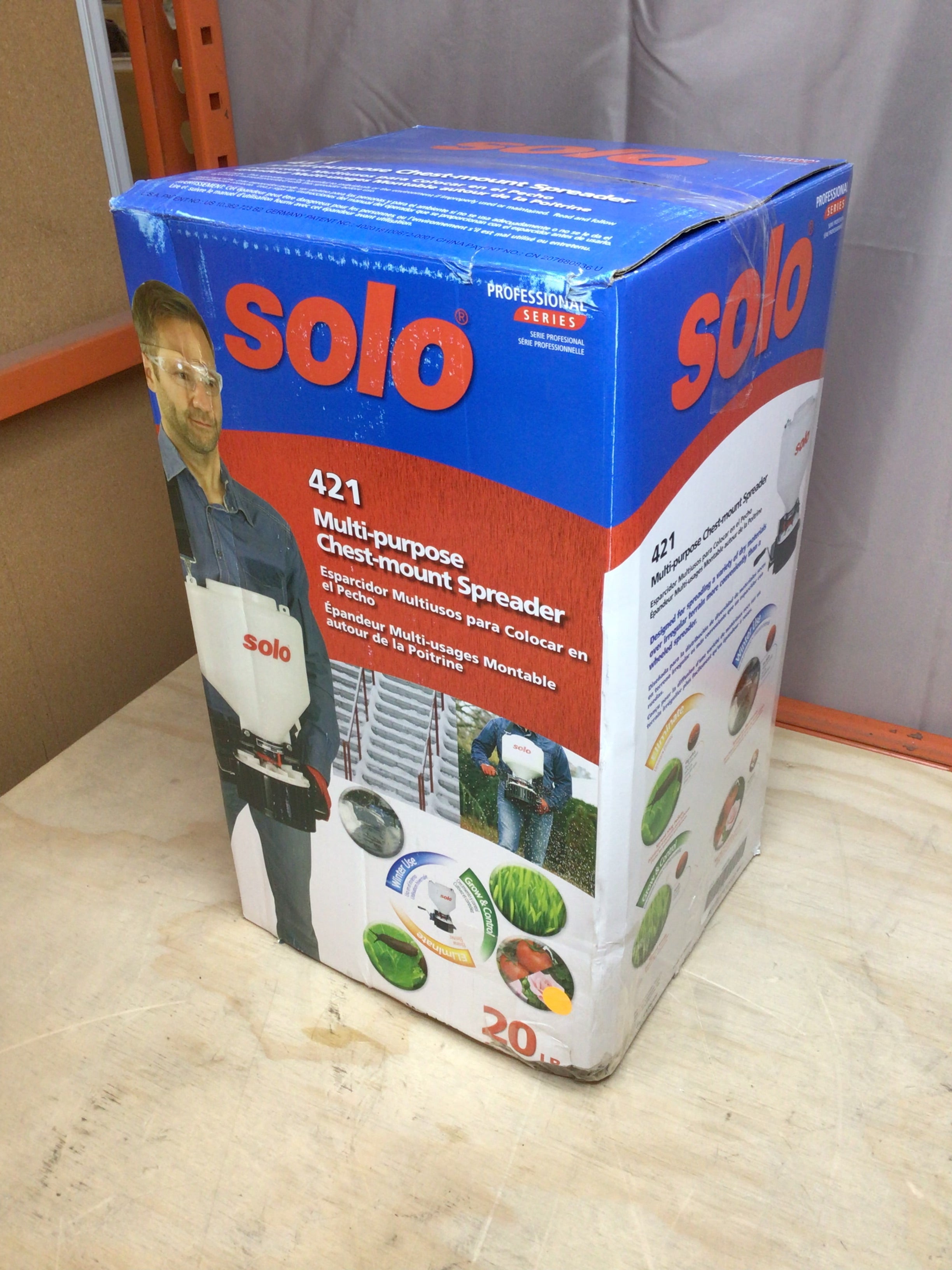Solo 421-S 20 Lb. Portable Chest-Mount Spreader *OPEN BOX* (8128802095342)